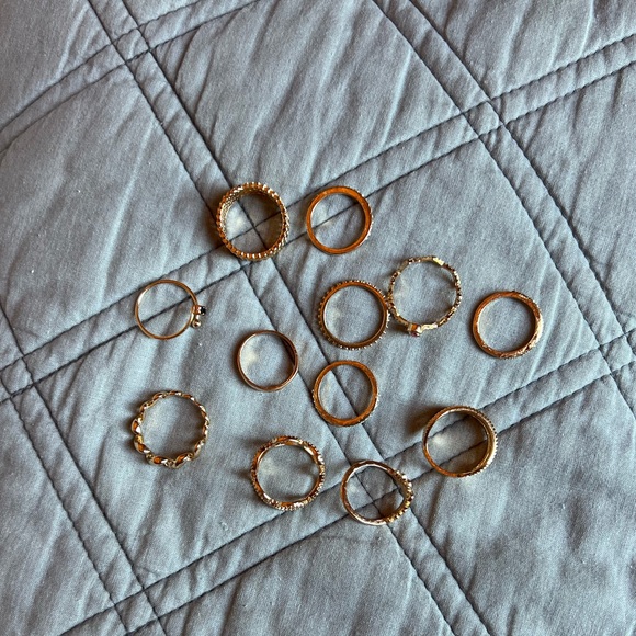 🌟Gold Assorted Rings🌟 - Picture 3 of 12